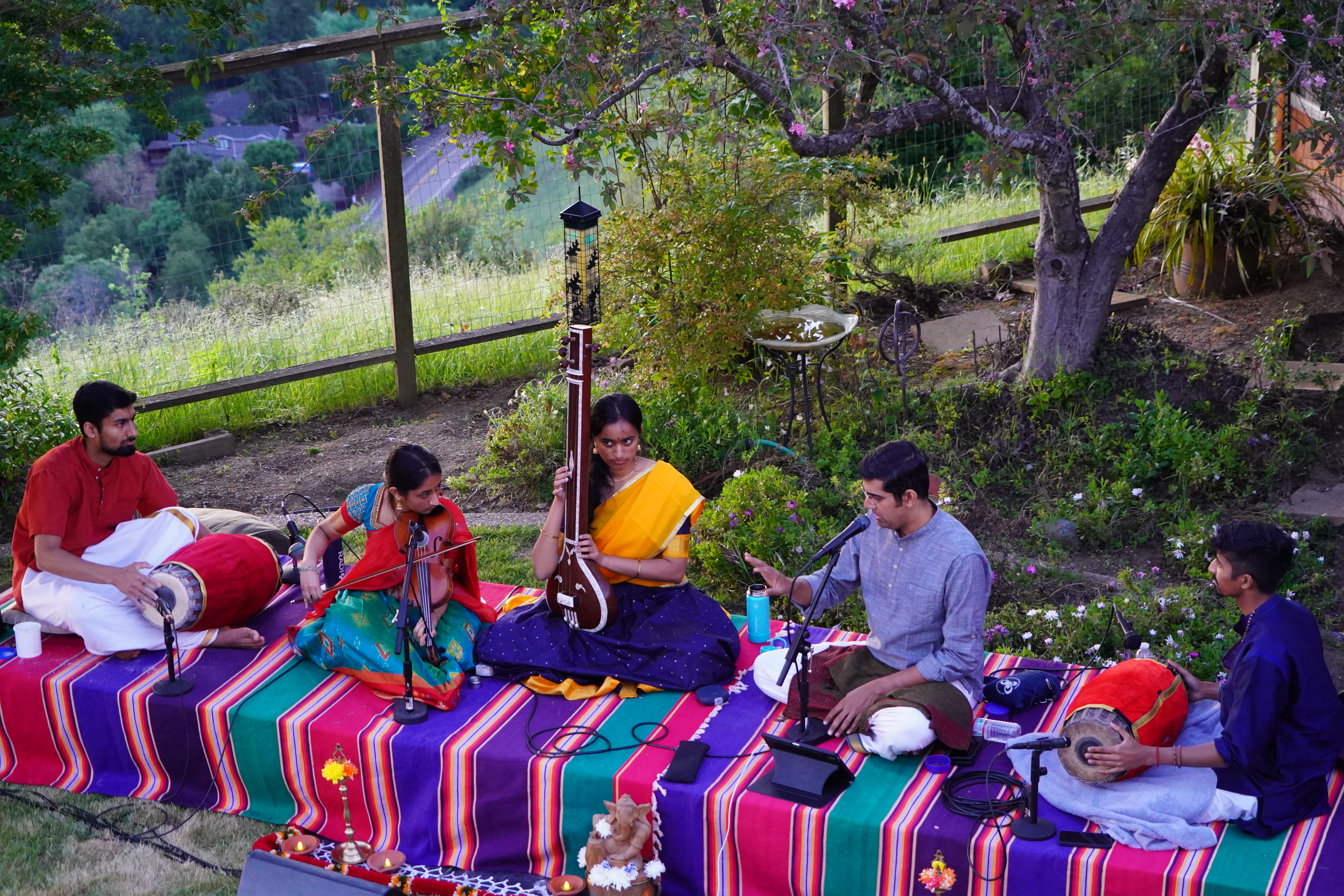 A picture from an outdoor fundraiser concert spring 2024.